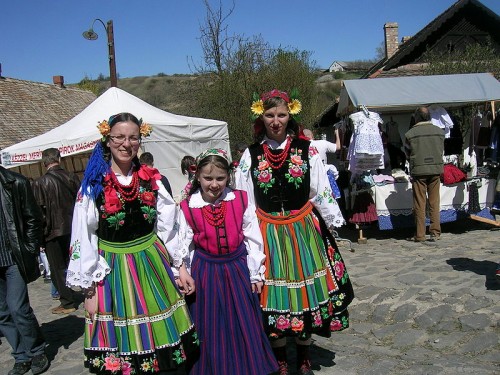 800px-Costume_traditionnel_palocze 800px-Costume_traditionnel_palocze