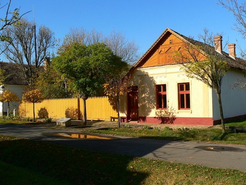 800px-Opusztaszer_054